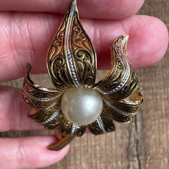 Vintage Spain Damascene Black, Gold Silver Tone Faux Pearl Large Flower Brooch - Picture 7 of 9
